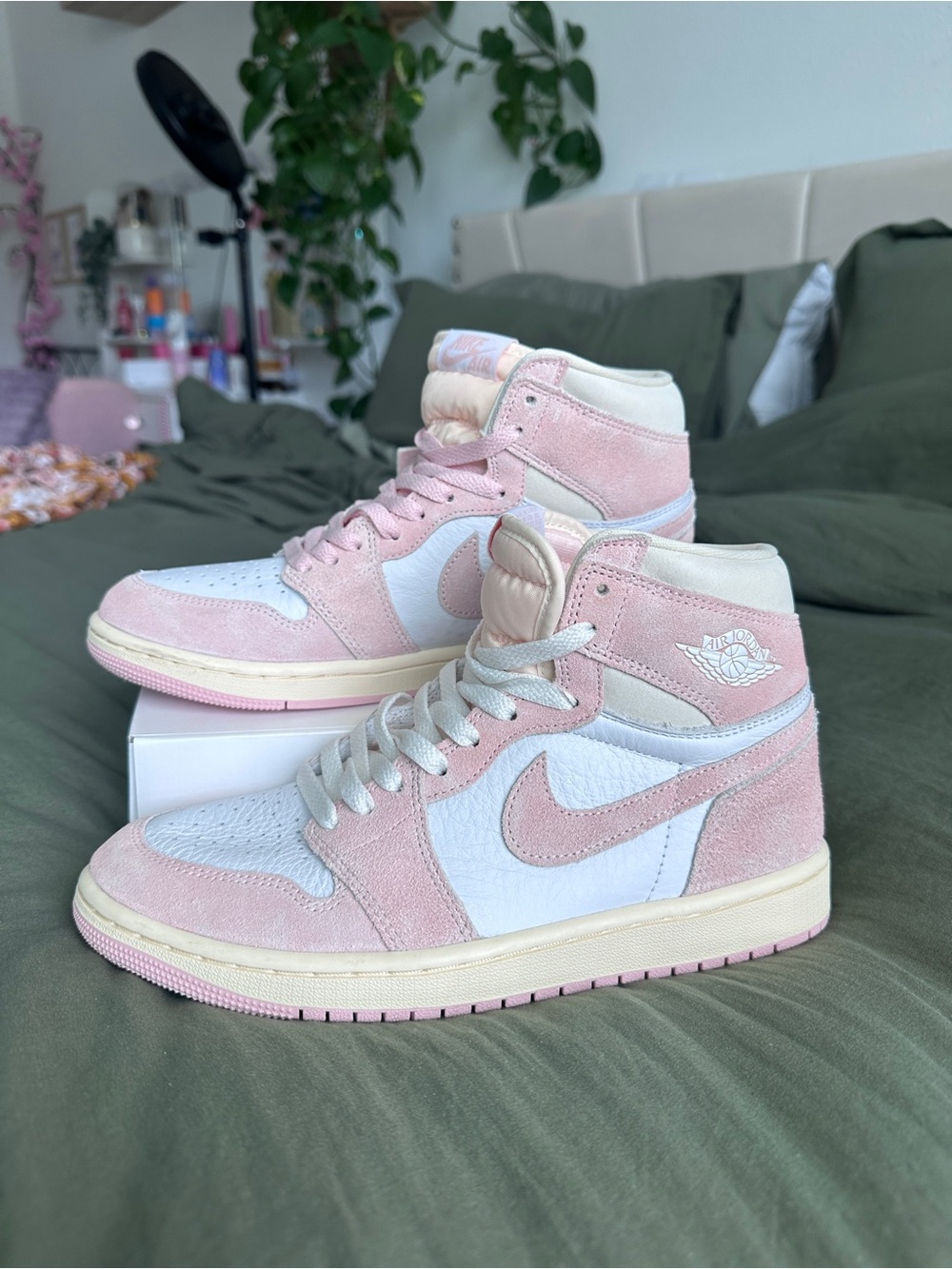 Jordan 1 Retro High OG
Washed Pink (Women's)